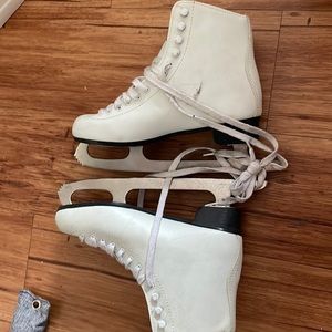 Ice skates size 7